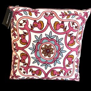 NWT  set of 2 “Ruby” pillows by SAFAVIEH